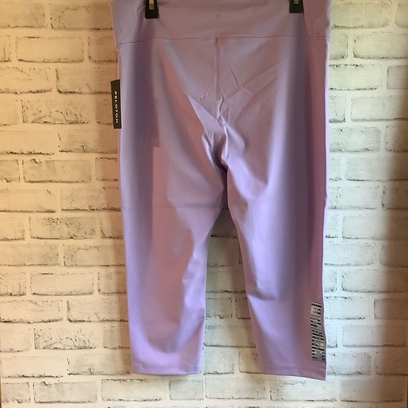 PELOTON Women’s XXL Essential Capris - Mid Rise - Picture 5 of 8